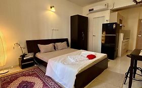 Good Stay Pool View Stylish Studio Apartment,6Km From Airport, 307