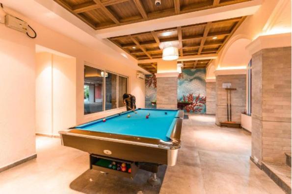 Good Stay Pool View Stylish Studio Apartment,6Km From Airport, 307 Даболим Экстерьер фото