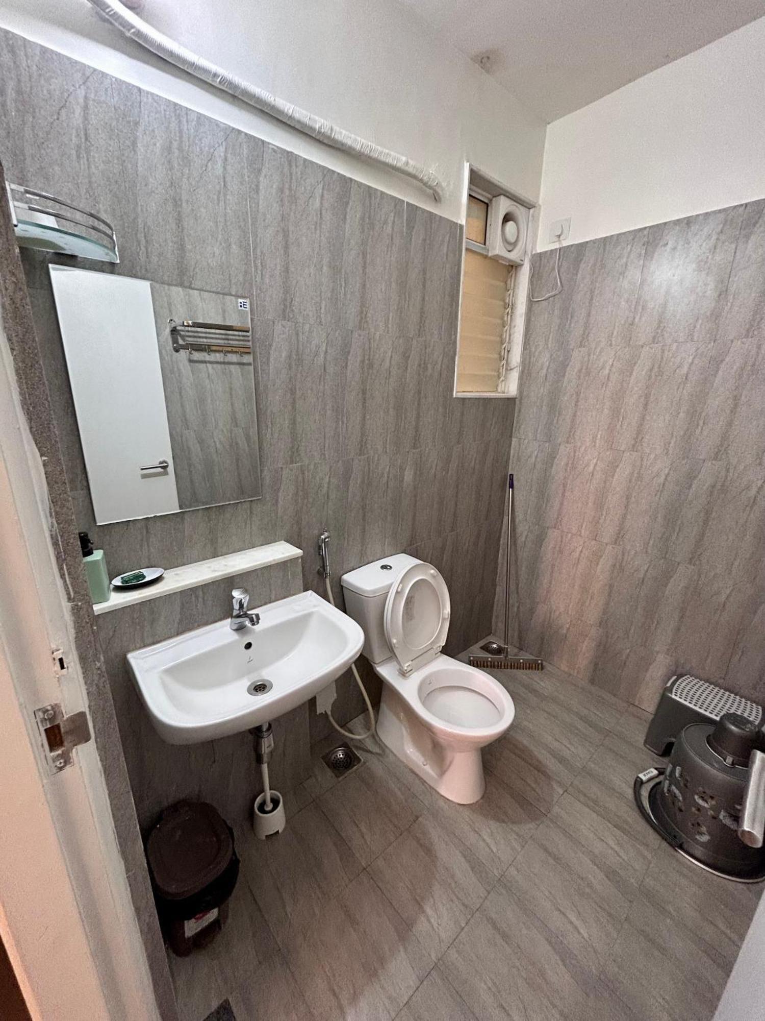 Good Stay Pool View Stylish Studio Apartment,6Km From Airport, 307 Даболим Экстерьер фото