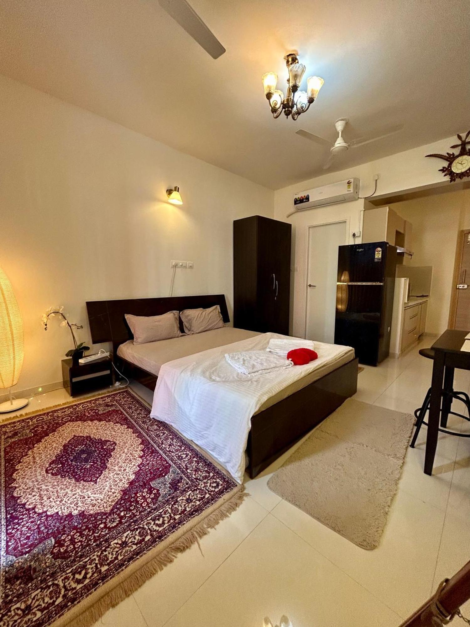 Good Stay Pool View Stylish Studio Apartment,6Km From Airport, 307 Даболим Экстерьер фото