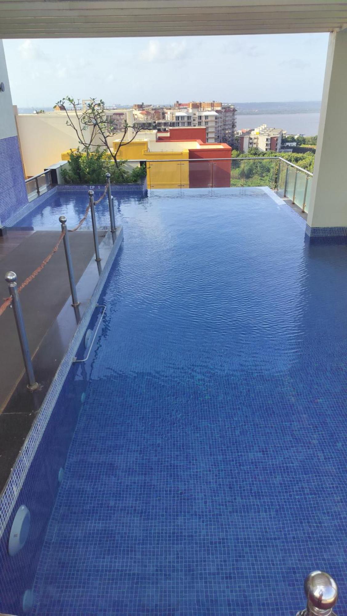 Good Stay Pool View Stylish Studio Apartment,6Km From Airport, 307 Даболим Экстерьер фото