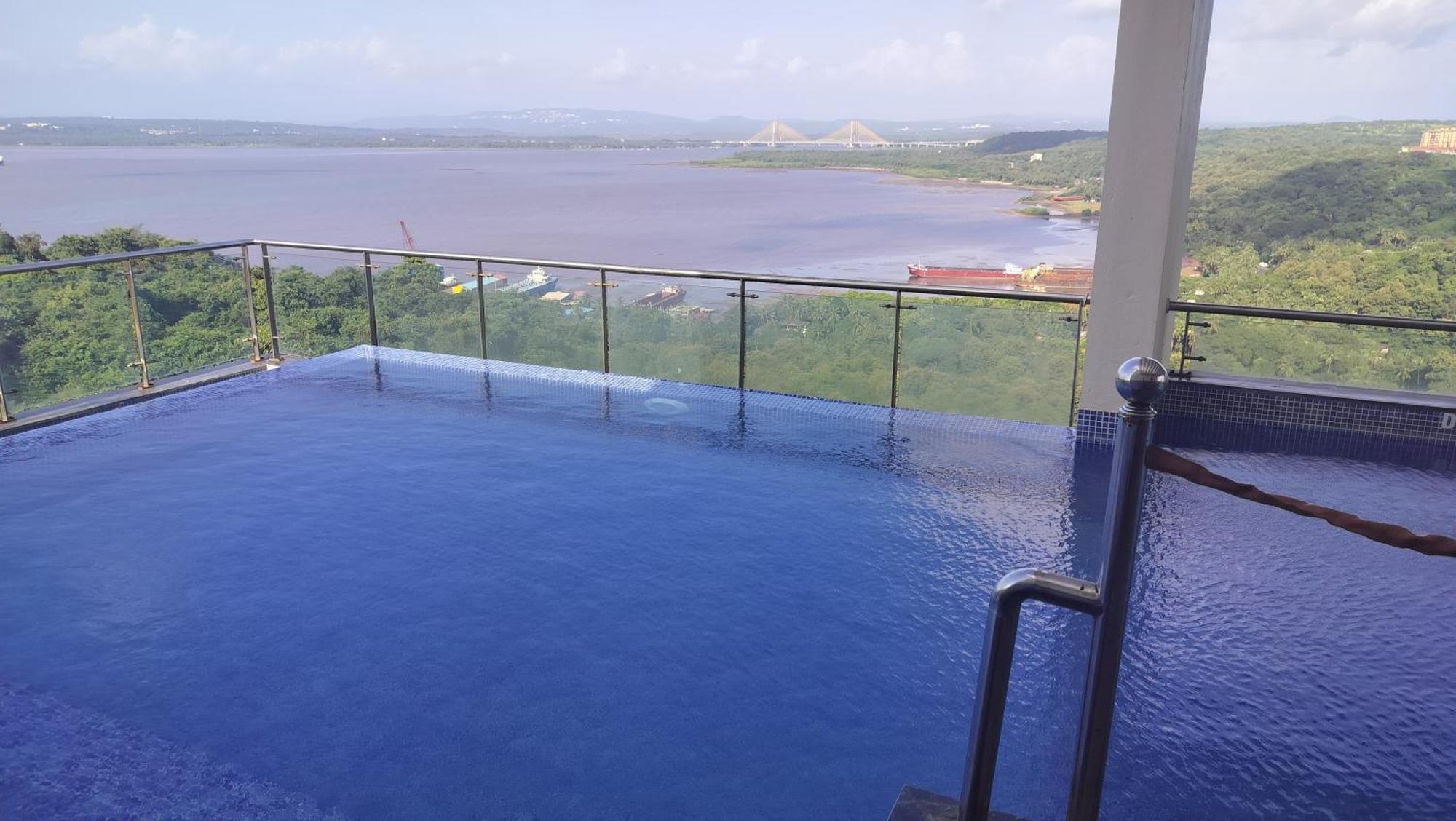 Good Stay Pool View Stylish Studio Apartment,6Km From Airport, 307 Даболим Экстерьер фото